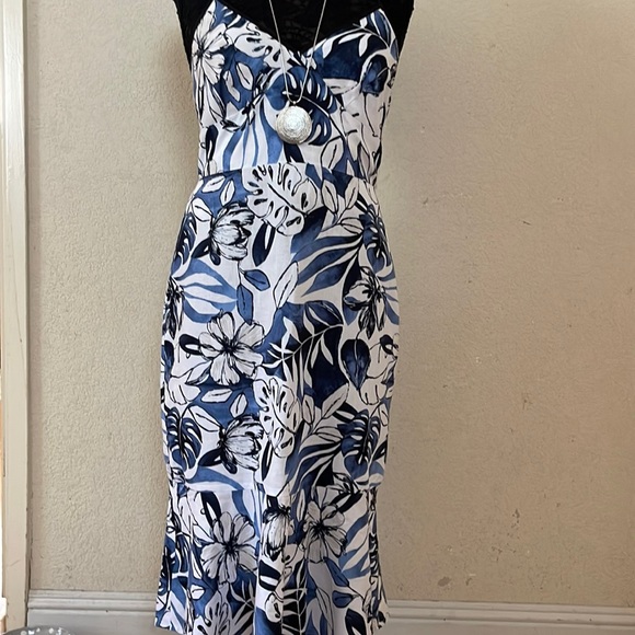 Size 6 Linen dress by Banana Republic. - Picture 1 of 7